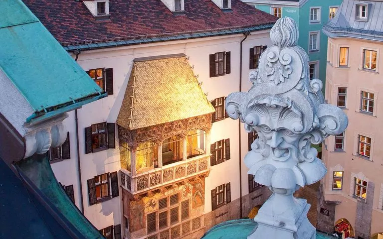 Un monument rutilant : le Petit Toit d’or