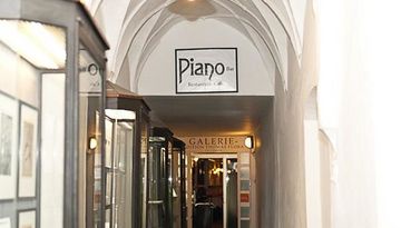 Café Restaurant Piano