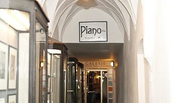 Café Restaurant Piano