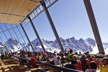 Panoramic restaurant on Hoadl