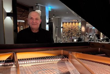 Dine with Live-Piano-Bar-Jazz at Restaurant 'Das Innsbruck'