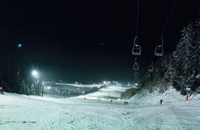 Freude oder Graus? Nachtskifahren auf der Bergeralm bei Steinach am Brenner