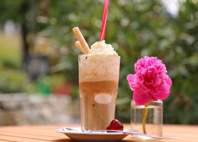 Mairs-Beerengarten-Eiskaffee.jpg