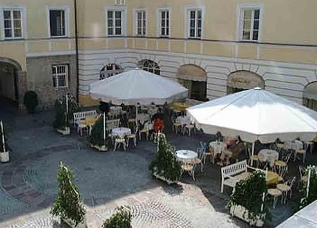 Cafe-im-Hof-2.jpg