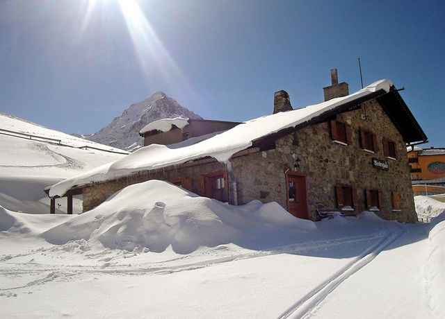 Wiesberghaus-im-Winter.jpg