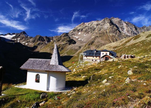 Westfalenhaus-mit-Kapelle.jpg