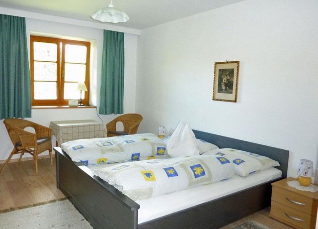 Gaestehaus-Simmering-Doppelzimmer.jpg