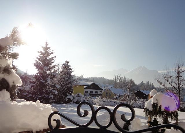 Blick-in-den-Garten-Haus-Olympia-Winter.jpg