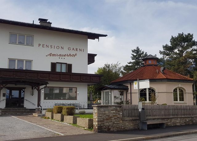 Pension-Amraserhof-weitere-Aussenansicht.jpg