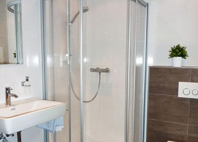Gaestehaus-Simmering-DZ-Badezimmer.jpg