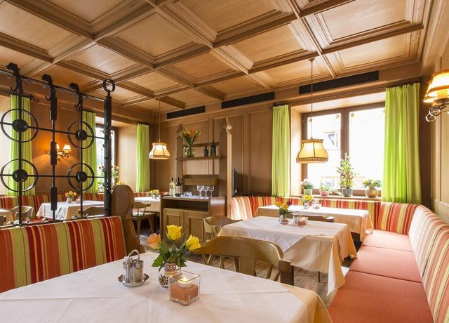 Restaurant-3.jpg