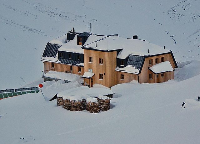 Westfalenhaus-Winter.jpg