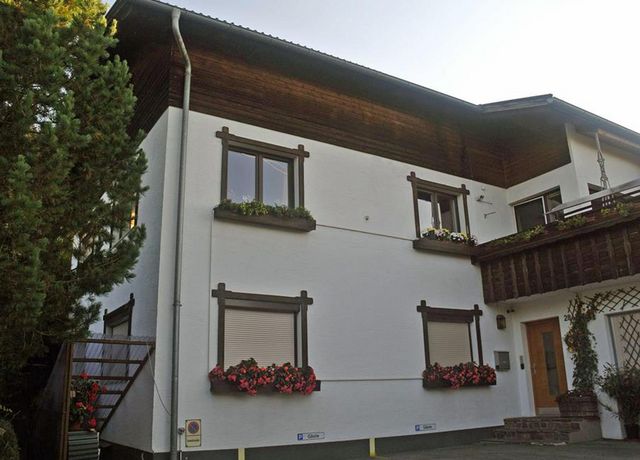 Haus-Kinspergher-Eingangsbereich.jpg