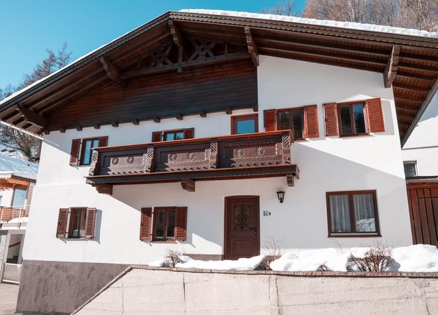 Traditionell-Modernes-Haus-Hoetting.jpg