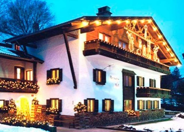 Reasnhof-Hausansicht-Winter.jpg