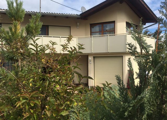 Haus-aussen-Sommer.jpg