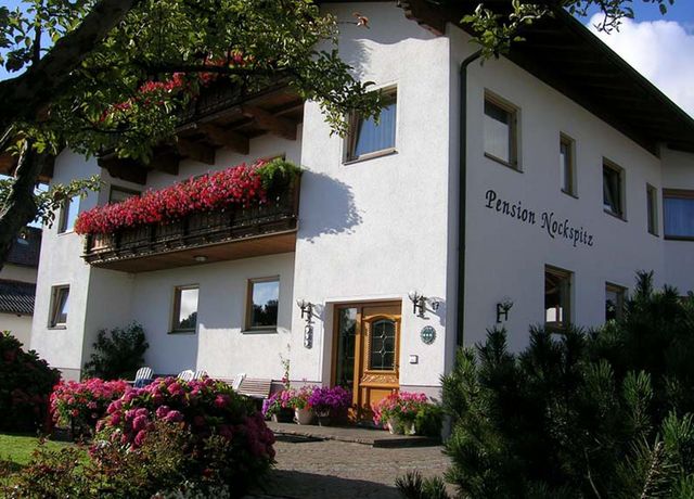 Gaestehaus-Pension-Nockspitz-Sommer.jpg