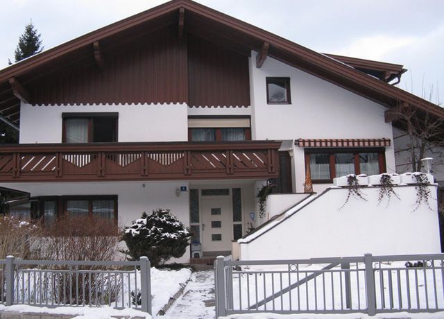 Haus-Winter.jpg