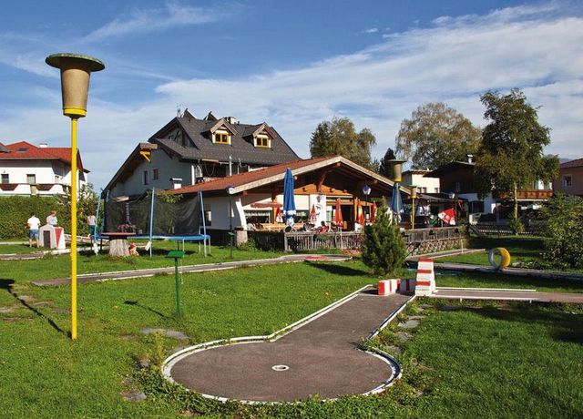 Minigolfplatz-Birgitz.jpg