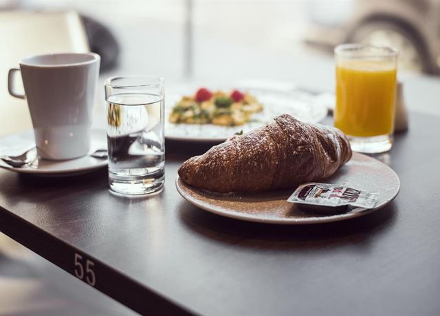 Crossiant-c-HAHN-coffee-breakfast.jpg