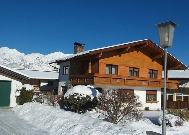Haus-Stock-Winter.jpg