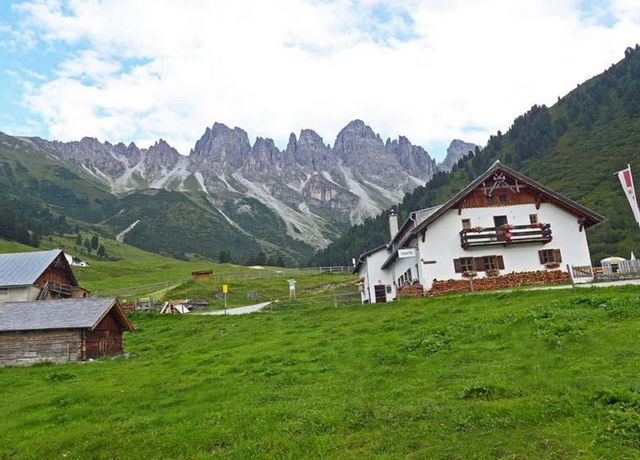 Kemater-Alm-im-Sommer.jpg