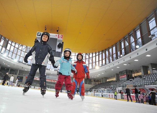 Olympiaworld-Eislaufen-Innen.jpg