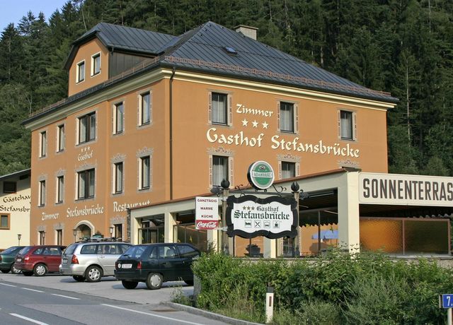 Hotel-Gasthof-Stefansbruecke-aussen.jpg