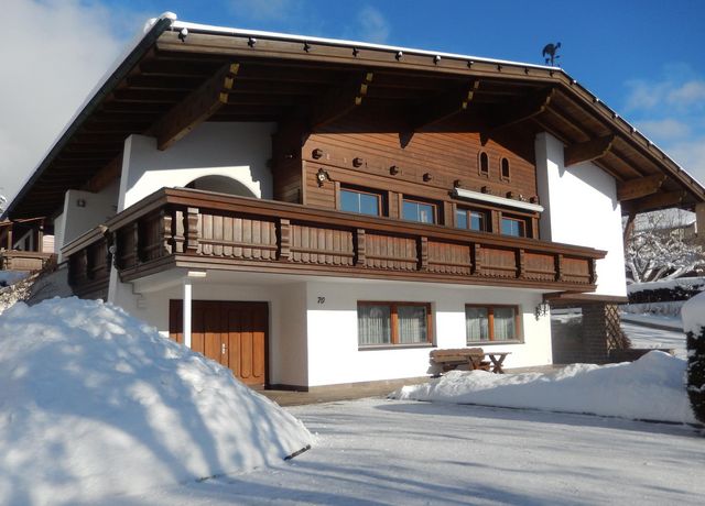Haus-Ruech-Aussenansicht-Winter.jpg