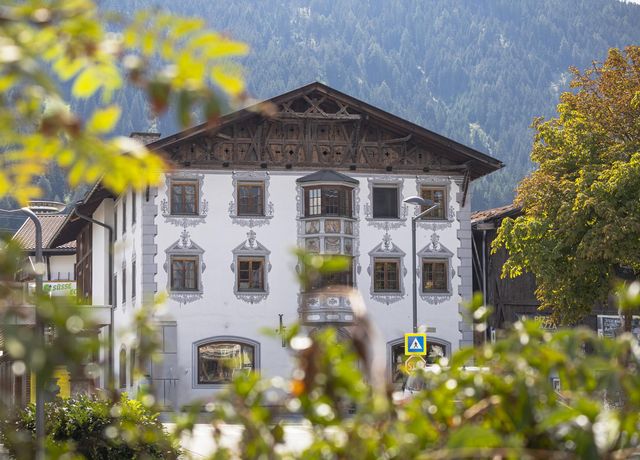 Dorfplatz-Axams.jpg