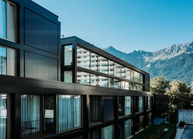 Black-Innsbruck-City-South-immer.jpg