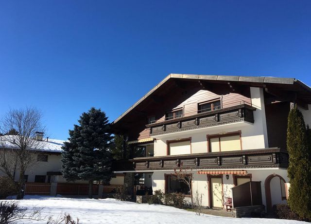 Haus-Zwoelfer-Winteraufnahme.jpg