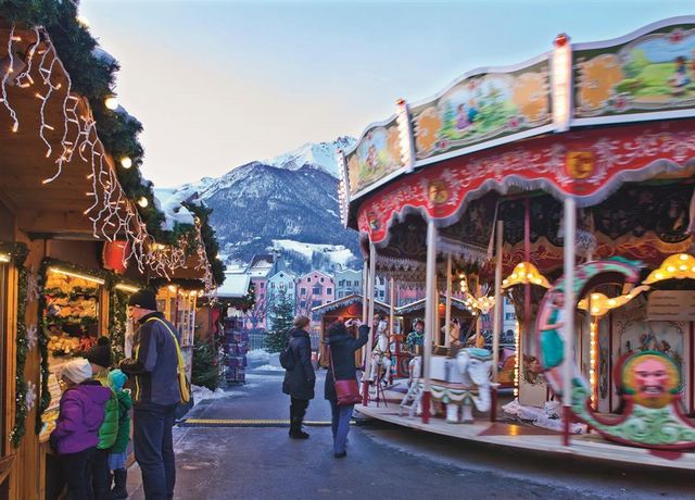 Christkindlmarkt-Marktplatz-Karusell.jpg