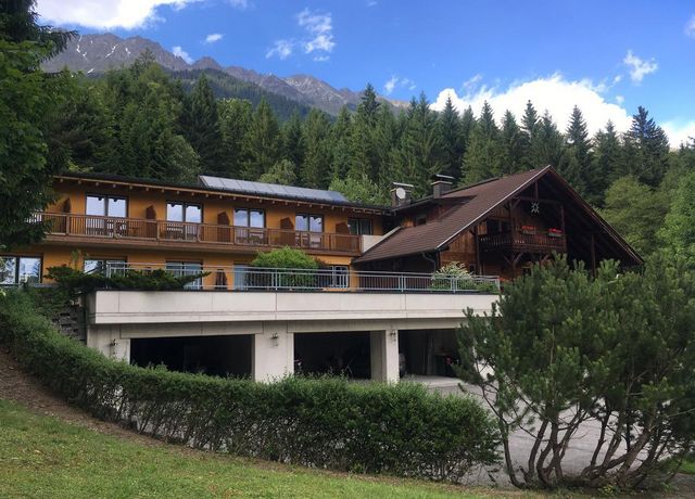 Aussenaufnahmen-Gasthof-Frau-Hitt.jpg