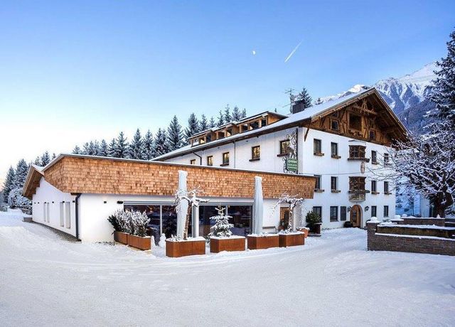 Hotel-Hirschen-im-Winter.jpg