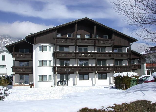 Hotele-Edelweiss-Winteransicht.jpg