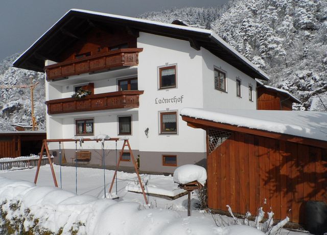Ladnerhof-Winter2.jpg