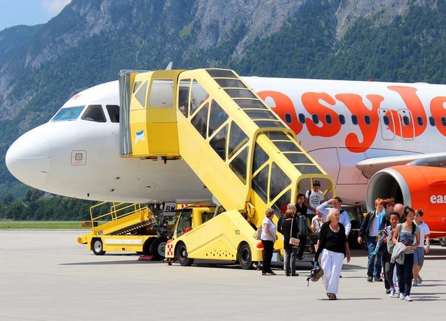 Flughafen-Innsbruck-Christian-Schoepf.jpg