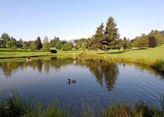 Teich-Golfpaltz-Lans.jpg