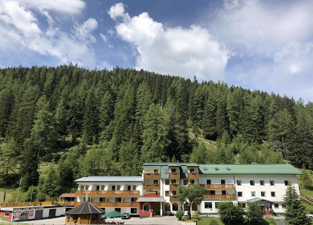 Lizumerhof-Sommerbild.jpg