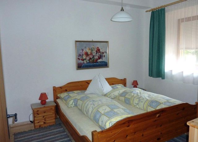 Gaestehaus-Simmering-FeWo-Schlafzimmer.jpg