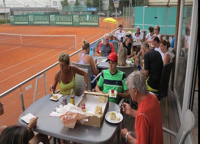 Tenniscafe-Voels.jpg