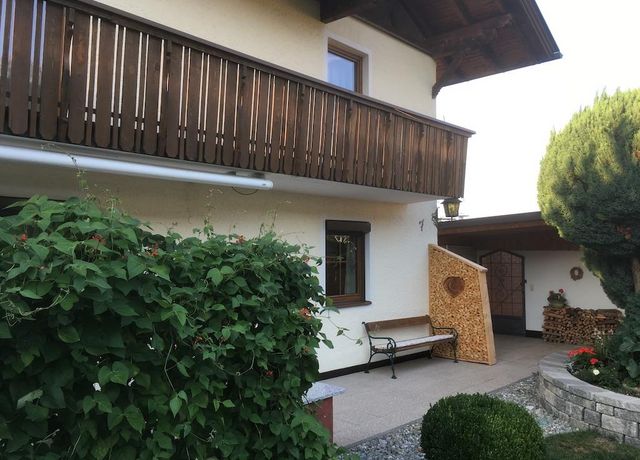Ferienwohnungen-Zugang-zu-Carport.jpg