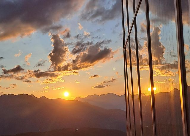 Sundowner-AXLIZ.jpg