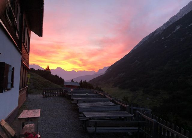 Sonnenaufgang-Solsteinhaus.jpg