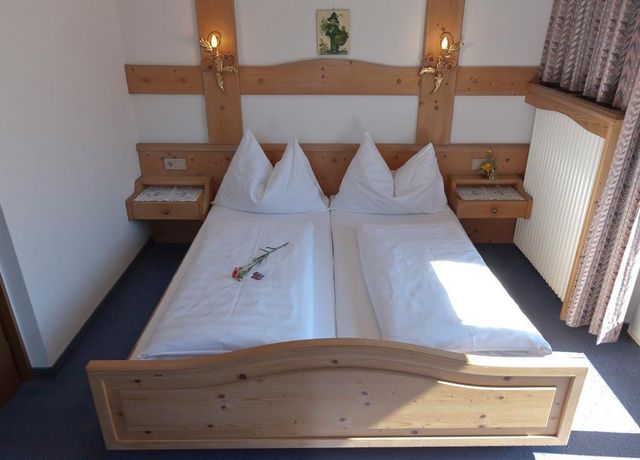 Doppelzimmer-in-Telfs-Pension-Neuner.jpg