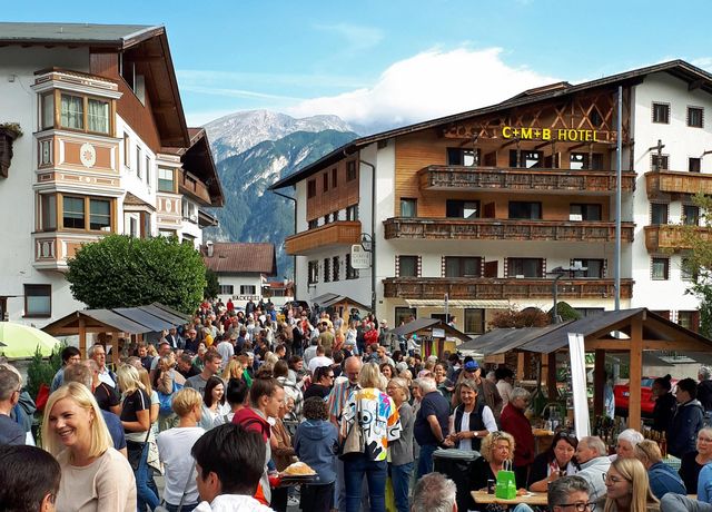 Markt-in-Axams.jpg