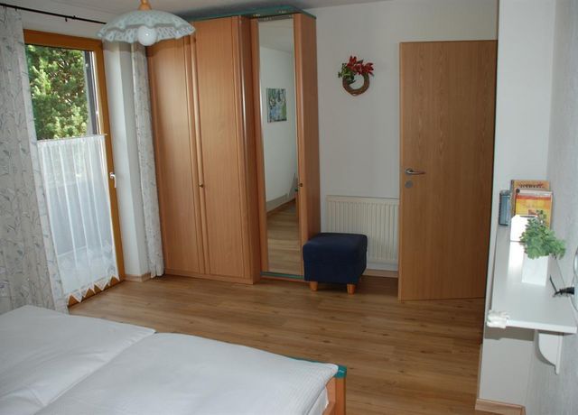 Schlafzimmer-1-FW-Zitt.jpg