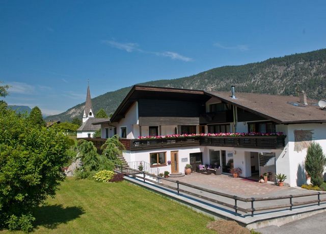 Gaestehaus-Thaler-Haus-Sommer.jpg