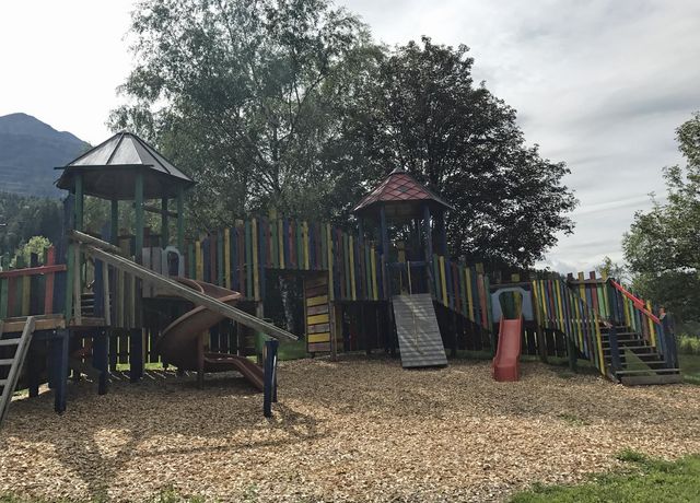 Kinderspielplatz-beim-Kindergarten.jpg